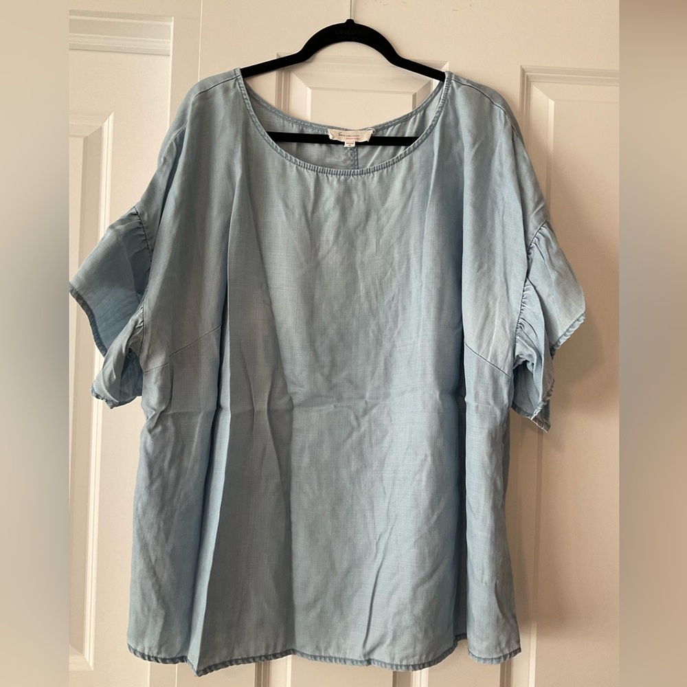 Two by Vince Camuto 2X light Jean top with ruffle style accent sleeve.